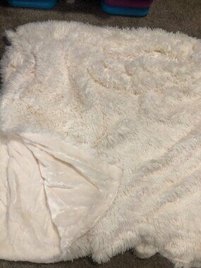 Large Shaggy Faux Fur Throw - Square 92" x 92" - Off White - NWOT